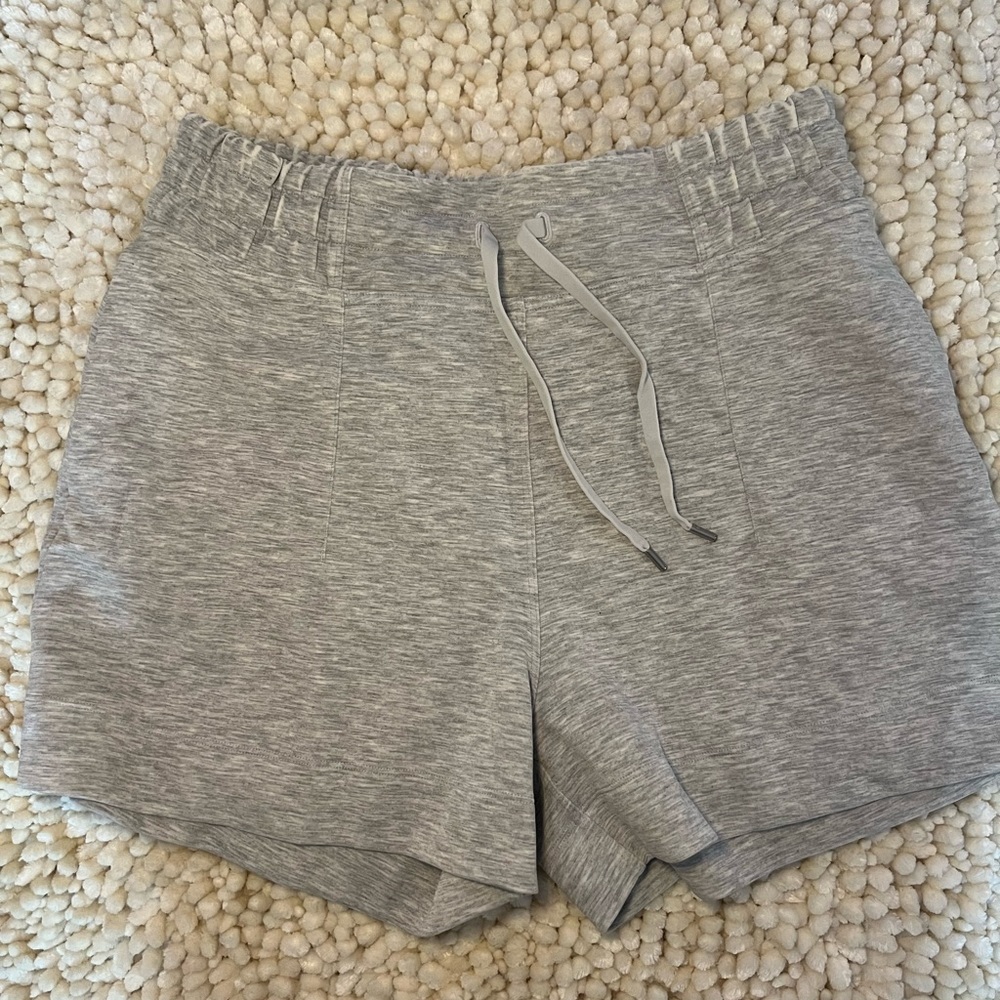 Lululemon soft ambitions high-rise short 4”